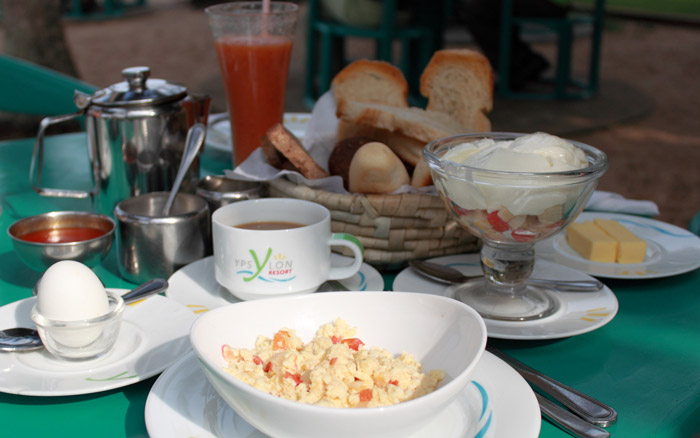 Ypsylon Resorts Sri Lanka Ost - Früstück am Strand